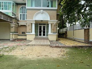 Casa en alquiler y en venta de 3 habitaciones en Lat Krabang, Bangkok