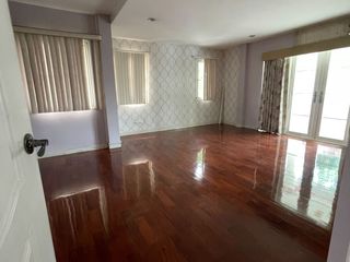 Casa en alquiler y en venta de 3 habitaciones en Lat Krabang, Bangkok