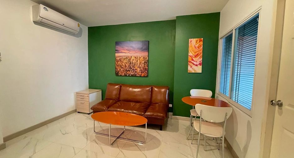 À louer 1 chambre condo à Huai Khwang, Bangkok