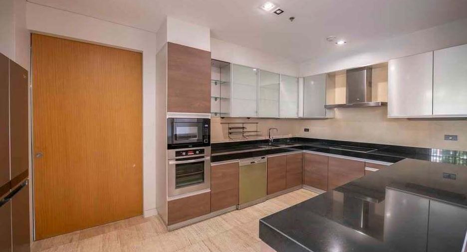 For rent 3 bedrooms condo in Khlong Toei, Bangkok