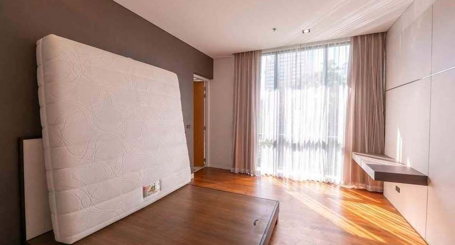 For rent 3 bedrooms condo in Khlong Toei, Bangkok