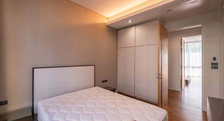 For rent 3 bedrooms condo in Khlong Toei, Bangkok