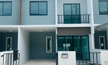 À vendre 3 chambres maison de ville à Bang Phli, Samut Prakan