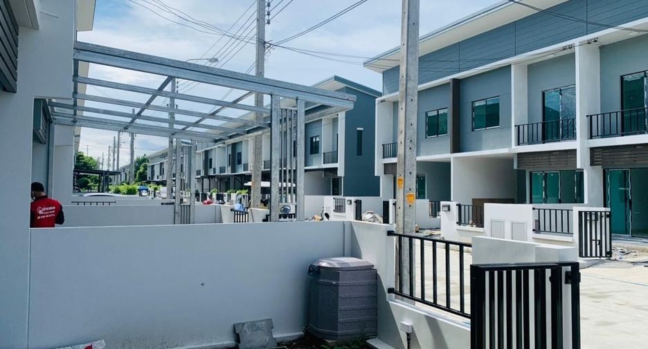 À vendre 3 chambres maison de ville à Bang Phli, Samut Prakan