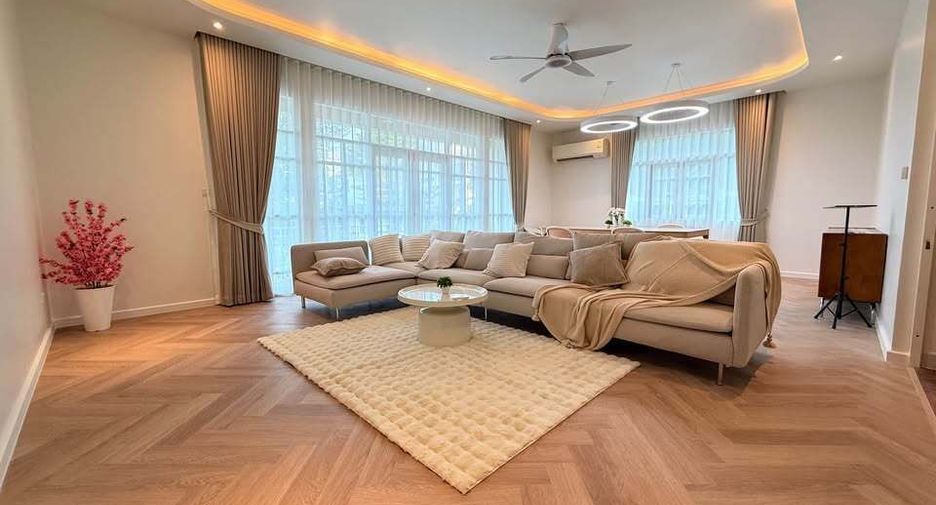 For rent 5 bedrooms house in Watthana, Bangkok
