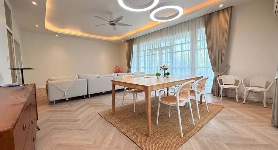 For rent 5 bedrooms house in Watthana, Bangkok