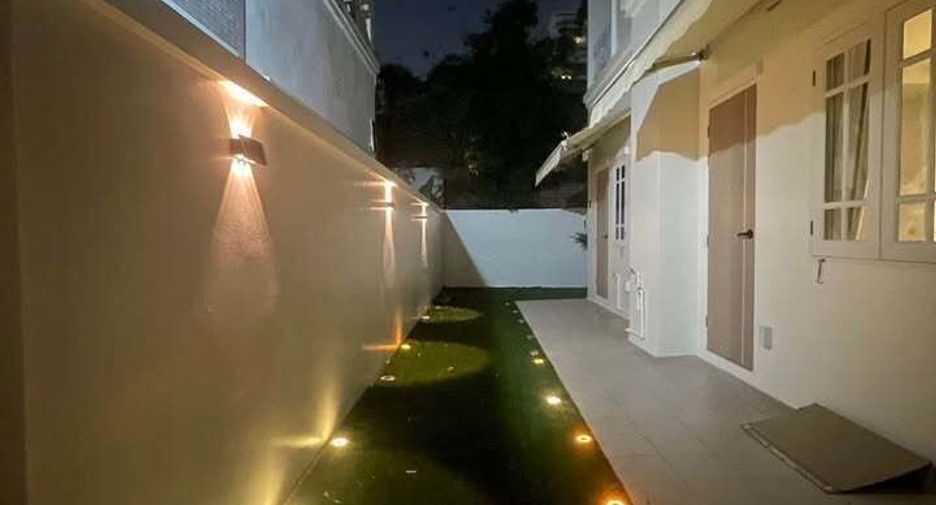 For rent 5 bedrooms house in Watthana, Bangkok