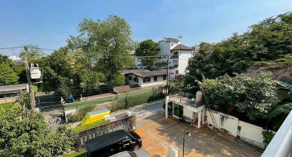 For rent 5 bedrooms house in Watthana, Bangkok