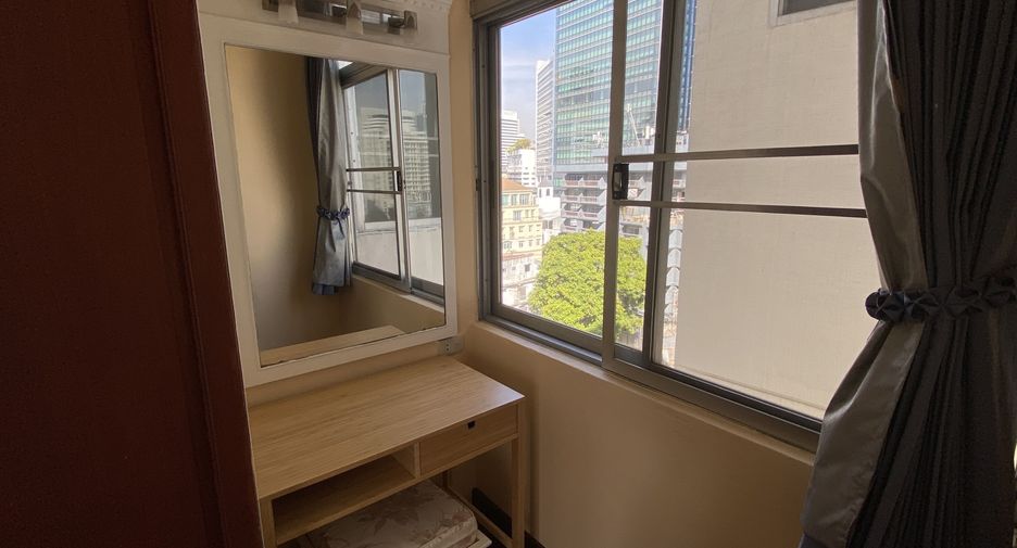 For rent 3 bedrooms condo in Khlong Toei, Bangkok