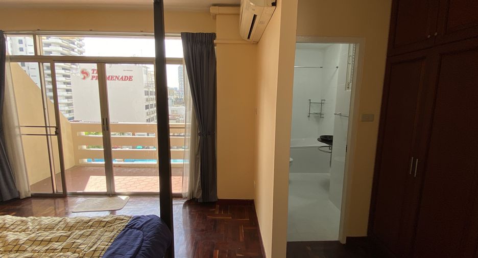 For rent 3 bedrooms condo in Khlong Toei, Bangkok