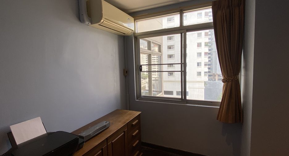 For rent 3 bedrooms condo in Khlong Toei, Bangkok