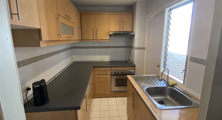 For rent 3 bedrooms condo in Khlong Toei, Bangkok