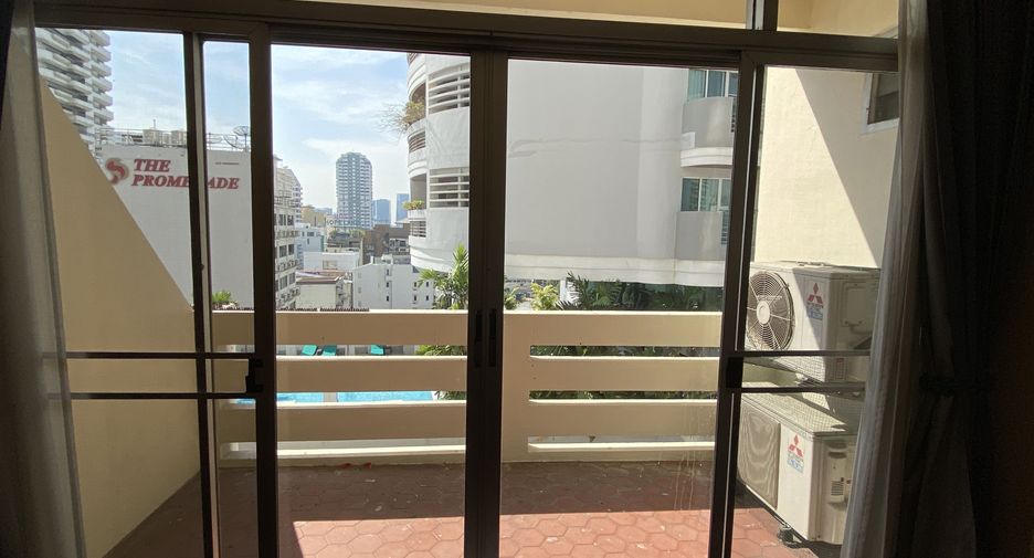 For rent 3 bedrooms condo in Khlong Toei, Bangkok