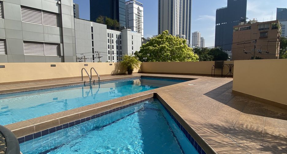 For rent 3 bedrooms condo in Khlong Toei, Bangkok