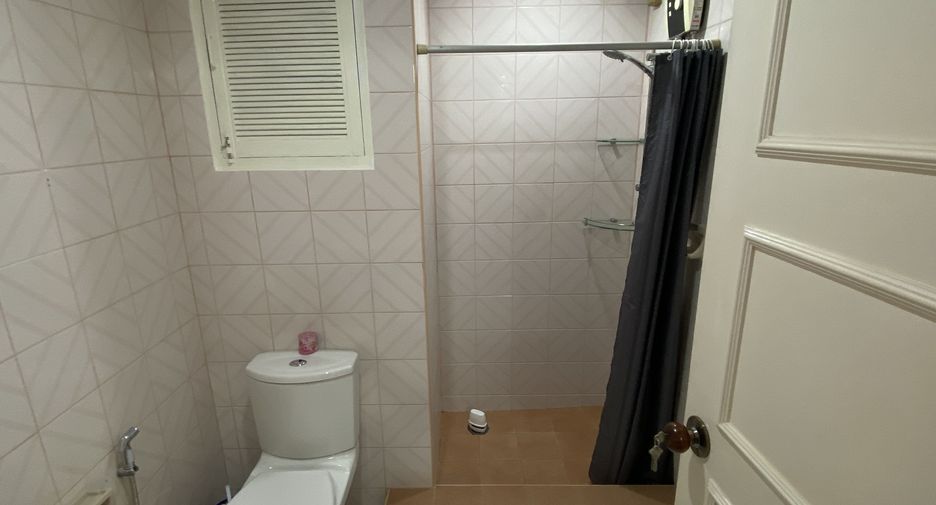 For rent 3 bedrooms condo in Khlong Toei, Bangkok