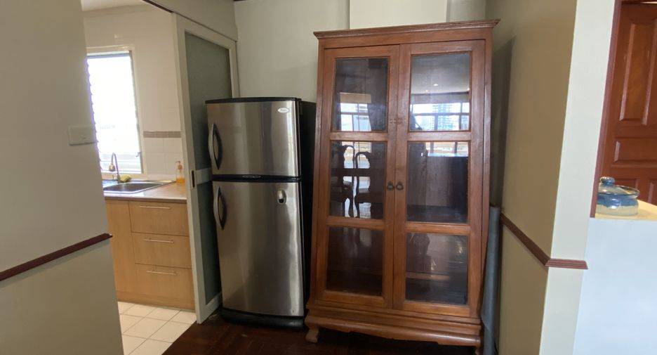 For rent 3 bedrooms condo in Khlong Toei, Bangkok