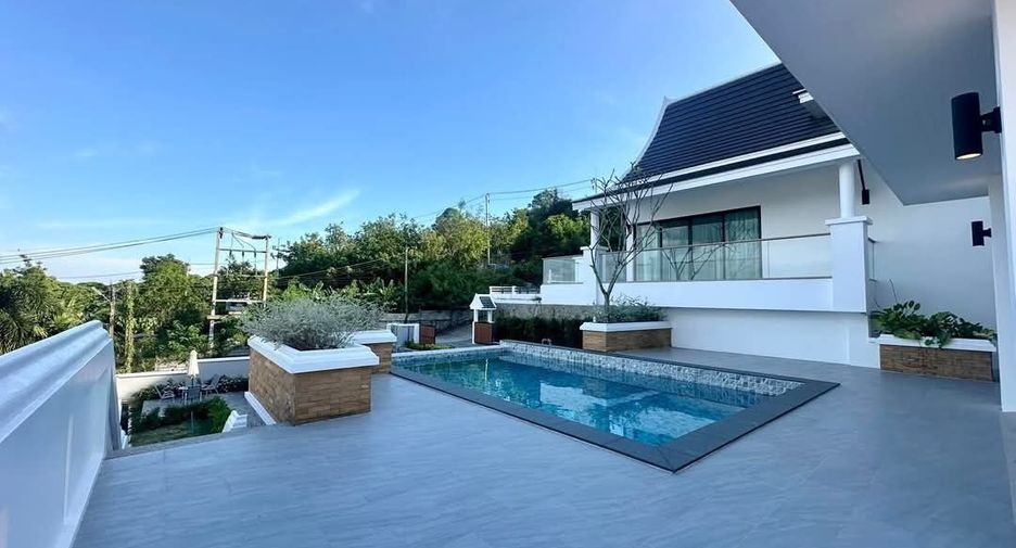 For sale and for rent 4 bedrooms villa in Mueang Phuket, Phuket