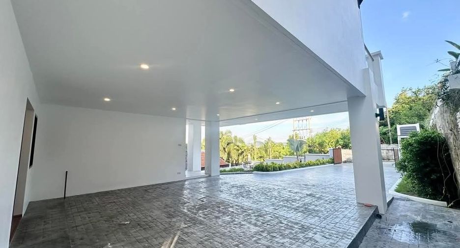 For sale and for rent 4 bedrooms villa in Mueang Phuket, Phuket