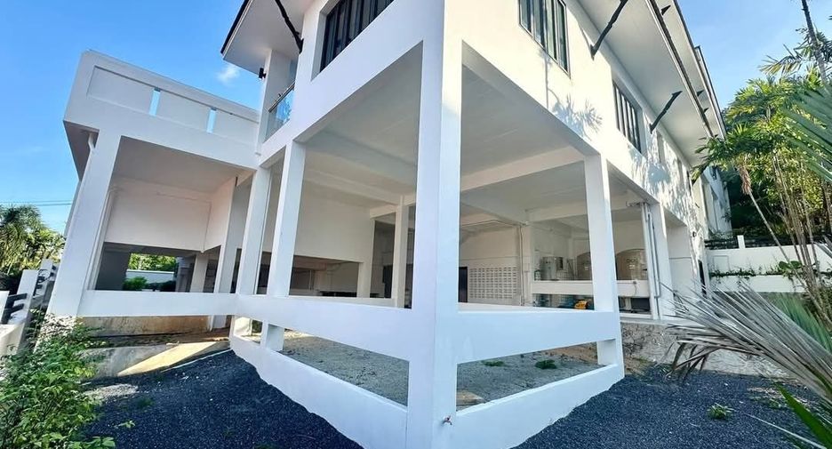 For sale and for rent 4 bedrooms villa in Mueang Phuket, Phuket