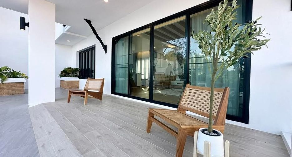 For sale and for rent 4 bedrooms villa in Mueang Phuket, Phuket