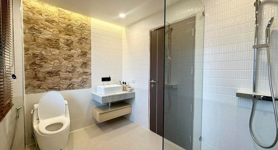 For sale and for rent 4 bedrooms villa in Mueang Phuket, Phuket