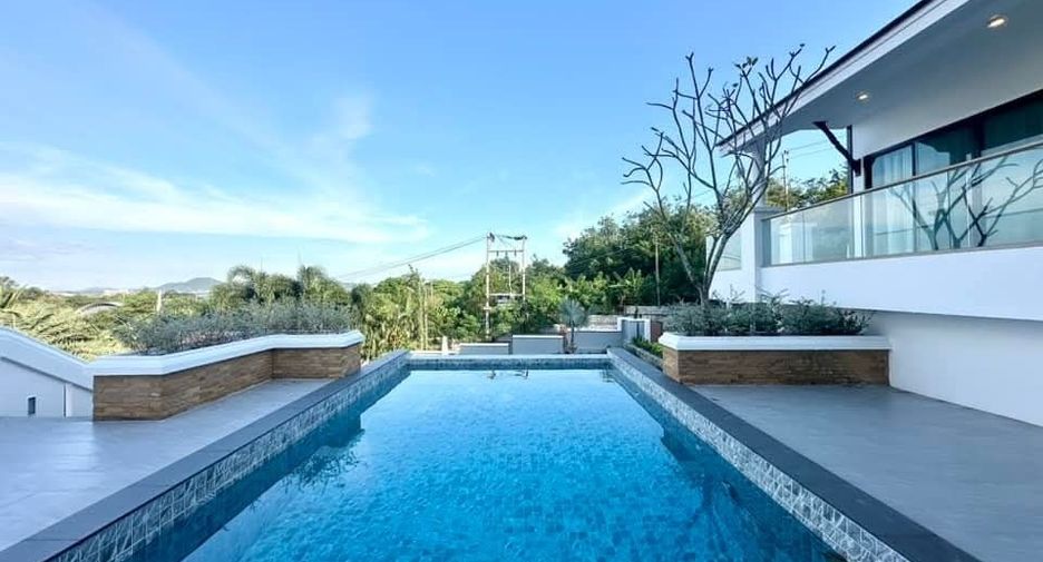For sale and for rent 4 bedrooms villa in Mueang Phuket, Phuket