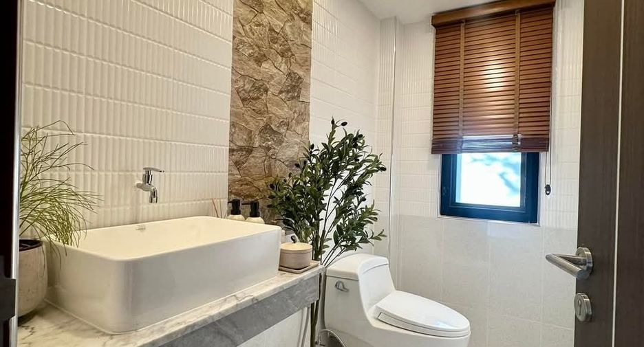 For sale and for rent 4 bedrooms villa in Mueang Phuket, Phuket