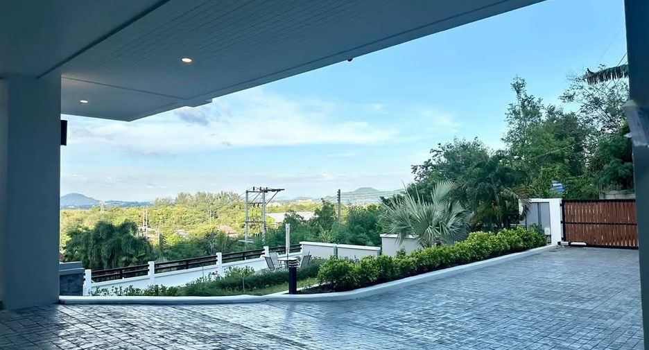 For sale and for rent 4 bedrooms villa in Mueang Phuket, Phuket