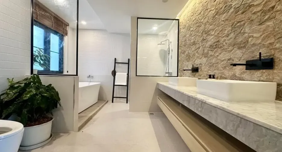 For sale そして for rent 4 ベッドルーム villa in Mueang Phuket, Phuket