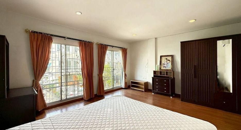 Reihenhaus zur Miete mit 3 Zimmer in Prawet, Bangkok