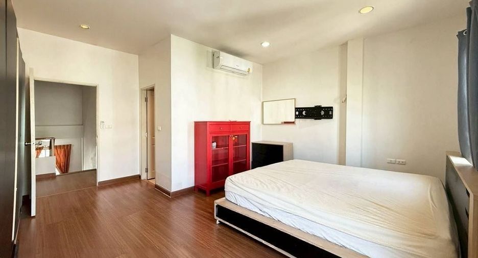 Reihenhaus zur Miete mit 3 Zimmer in Prawet, Bangkok