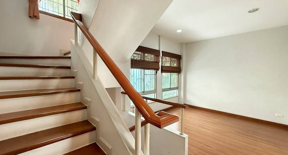 Reihenhaus zur Miete mit 3 Zimmer in Prawet, Bangkok