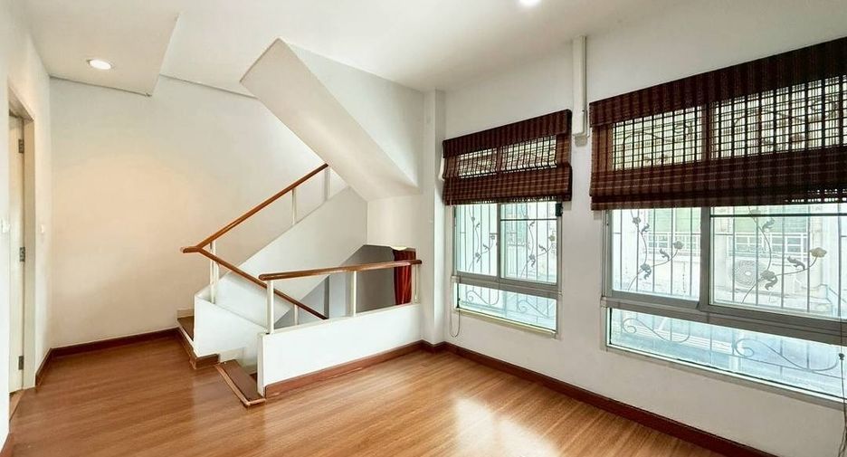 Reihenhaus zur Miete mit 3 Zimmer in Prawet, Bangkok