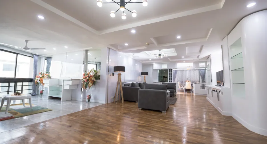 For sale 3 bedrooms condo in Khlong Toei, Bangkok