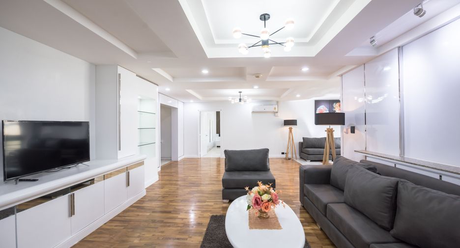 For sale 3 bedrooms condo in Khlong Toei, Bangkok
