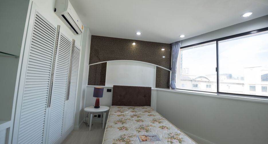 For sale 3 bedrooms condo in Khlong Toei, Bangkok