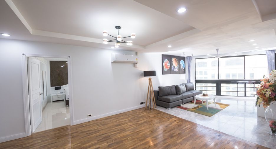 For sale 3 bedrooms condo in Khlong Toei, Bangkok