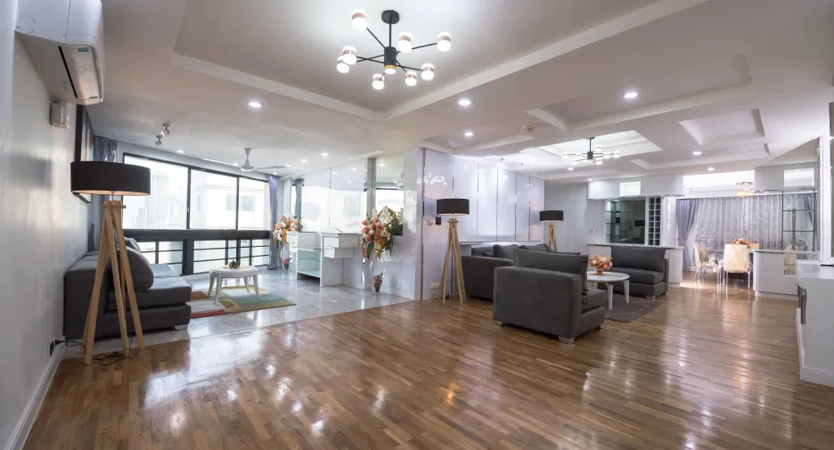 For sale 3 bedrooms condo in Khlong Toei, Bangkok