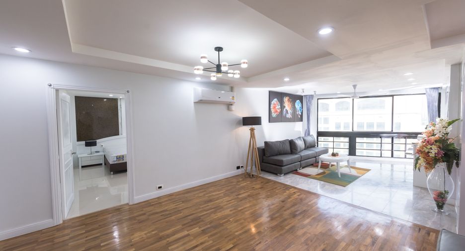 For sale 3 bedrooms condo in Khlong Toei, Bangkok