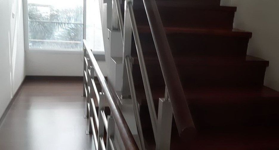 Haus zum Kauf mit 3 Zimmer in Huai Khwang, Bangkok