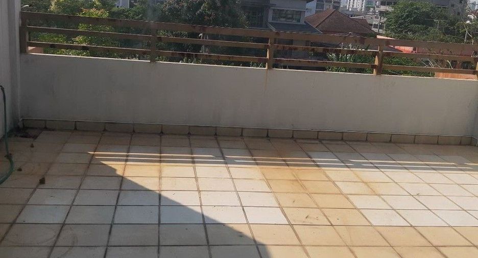 Haus zum Kauf mit 3 Zimmer in Huai Khwang, Bangkok