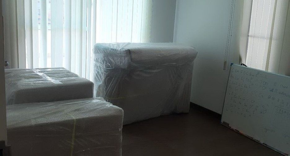 Haus zum Kauf mit 3 Zimmer in Huai Khwang, Bangkok