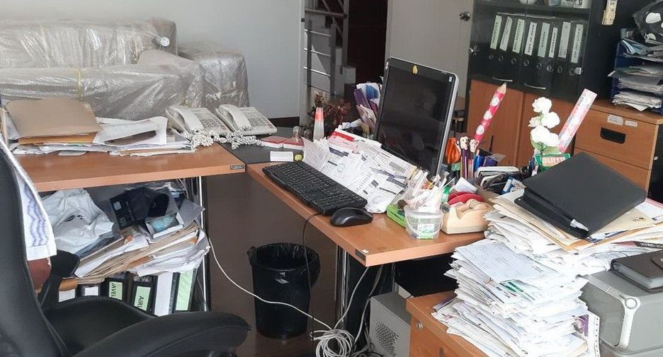 Haus zum Kauf mit 3 Zimmer in Huai Khwang, Bangkok