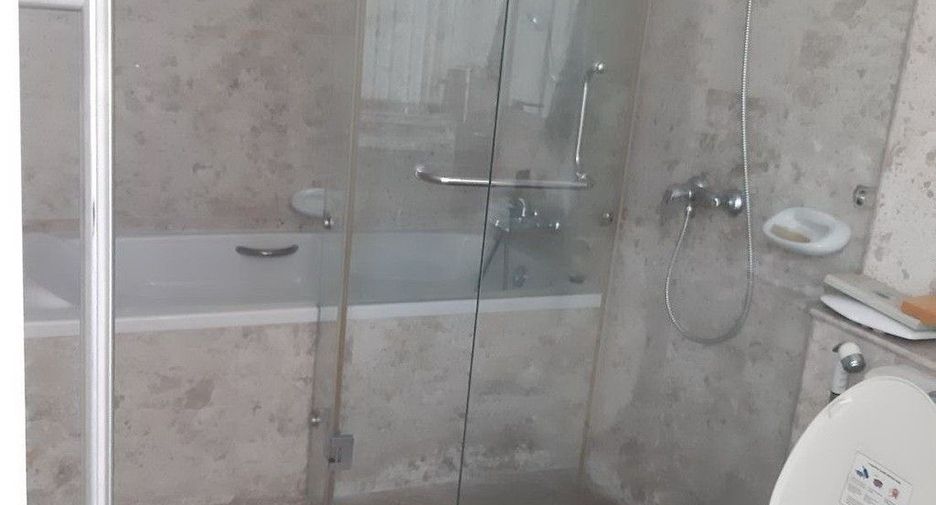 Haus zum Kauf mit 3 Zimmer in Huai Khwang, Bangkok