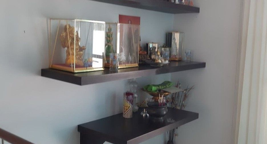 Haus zum Kauf mit 3 Zimmer in Huai Khwang, Bangkok