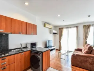 Wohnung zur Miete mit Studio in Khlong San, Bangkok
