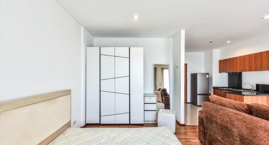 Wohnung zur Miete mit Studio in Khlong San, Bangkok