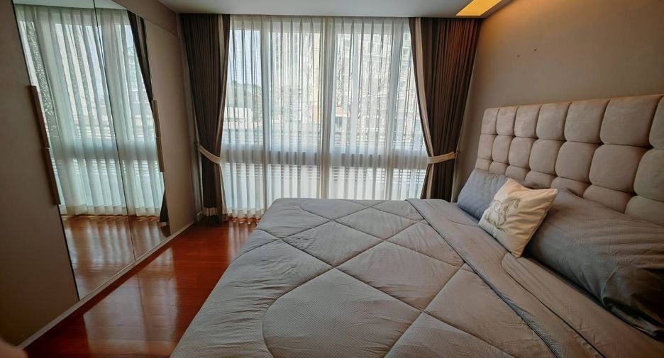 For rent 3 bedrooms condo in Watthana, Bangkok