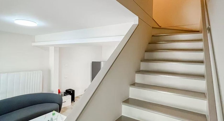 For rent 3 bedrooms townhouse in Prawet, Bangkok