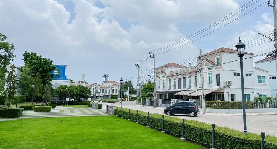 For rent 3 bedrooms townhouse in Prawet, Bangkok